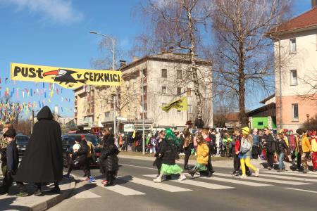 PUSTNI SPREVOD PO CERKNICI 13 FOTO LJUBO VULELIČ